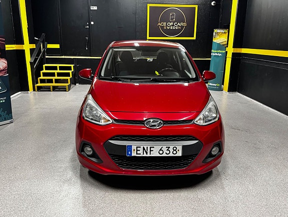 Hyundai i10 2 of 18