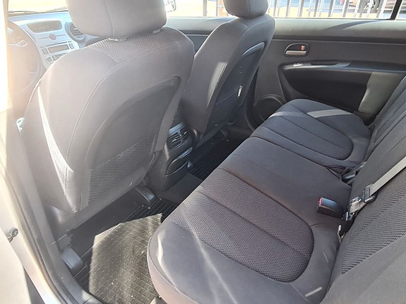 Kia Carens 10 of 13