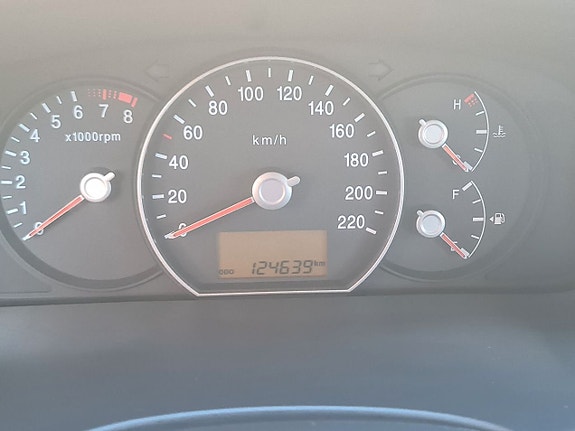 Kia Carens 7 of 13