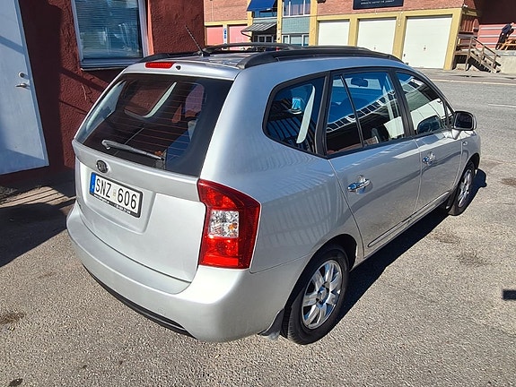 Kia Carens 3 of 5