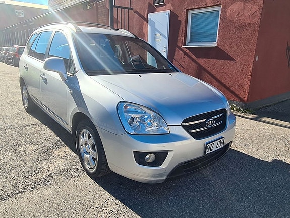 Kia Carens 2 of 5