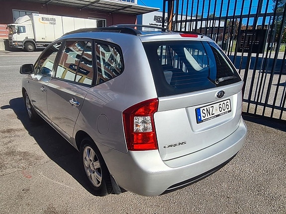 Kia Carens 4 of 5