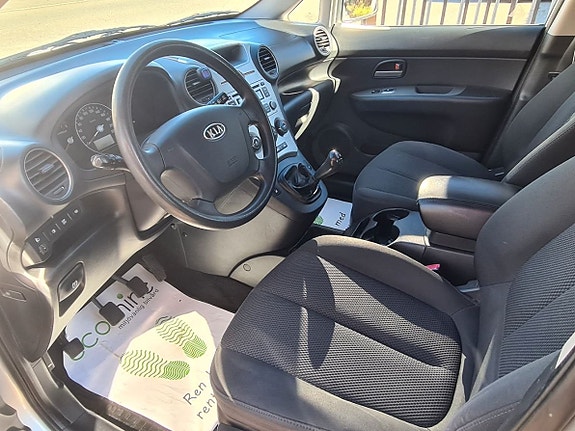 Kia Carens 8 of 13
