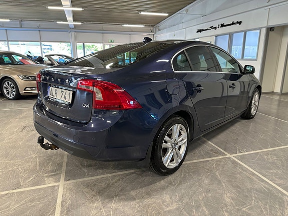 Volvo S60 3 of 5