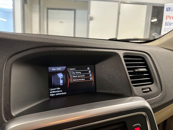 Volvo S60 13 of 14