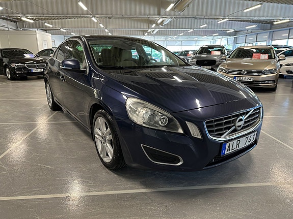 Volvo S60 2 of 5