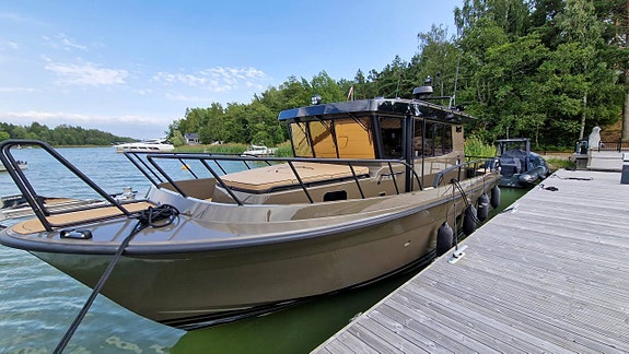 Targa 37 CFC Aft Door Black Line  2023  Sweden 2 of 5
