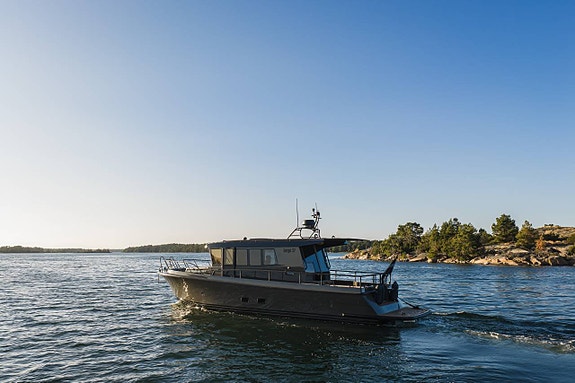 Targa 37 CFC Aft Door Black Line  2023  Sweden 2 of 12