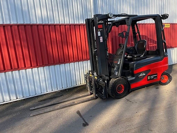 Linde E25L-02 2 of 4