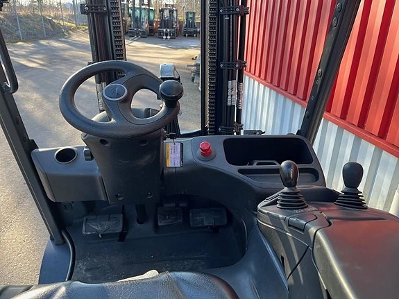 Linde E25L-02 4 of 4