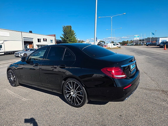 Mercedes-Benz E220 6 of 12