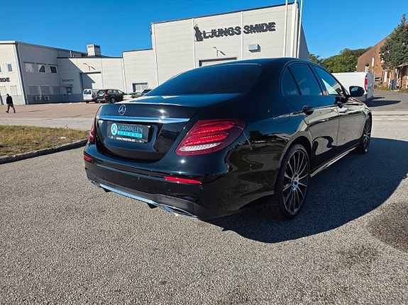 Mercedes-Benz E220 5 of 12