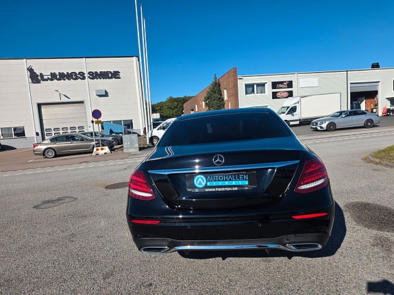 Mercedes-Benz E220 7 of 12