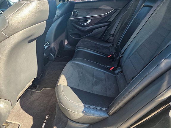 Mercedes-Benz E220 9 of 12