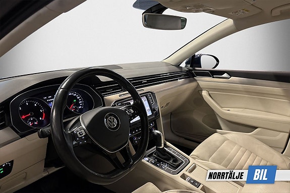Volkswagen Passat 9 of 17