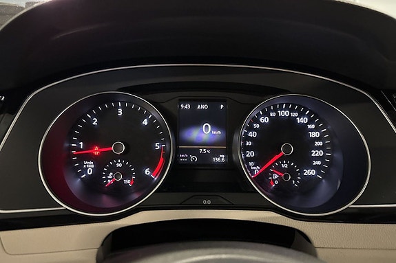 Volkswagen Passat 14 of 17