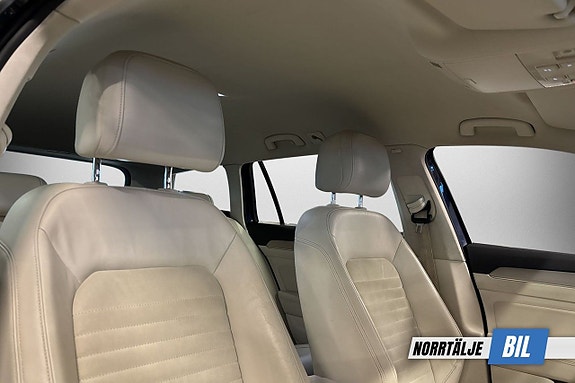 Volkswagen Passat 13 of 17