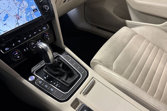 Volkswagen Passat 16 of 17