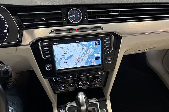 Volkswagen Passat 15 of 17