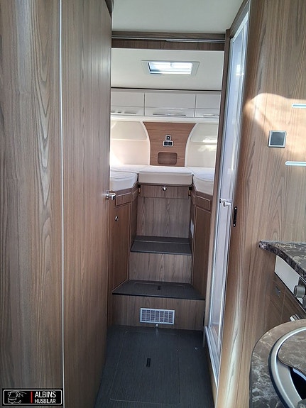 Hymer B 704 SL / Automat / Hydrauliska stödben 13 of 21