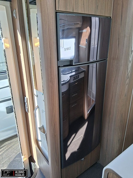 Hymer B 704 SL / Automat / Hydrauliska stödben 14 of 21