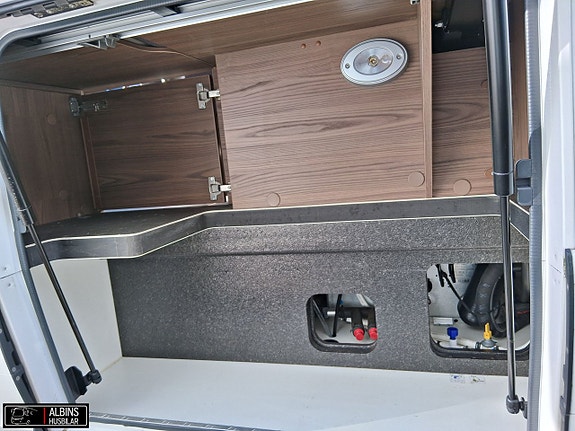 Hymer B 704 SL / Automat / Hydrauliska stödben 8 of 21