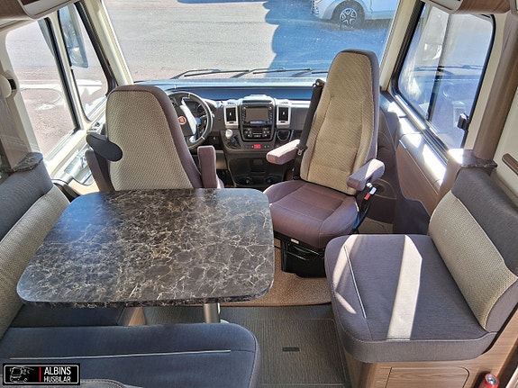 Hymer B 704 SL / Automat / Hydrauliska stödben 10 of 21