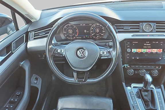 Volkswagen Passat 6 of 21