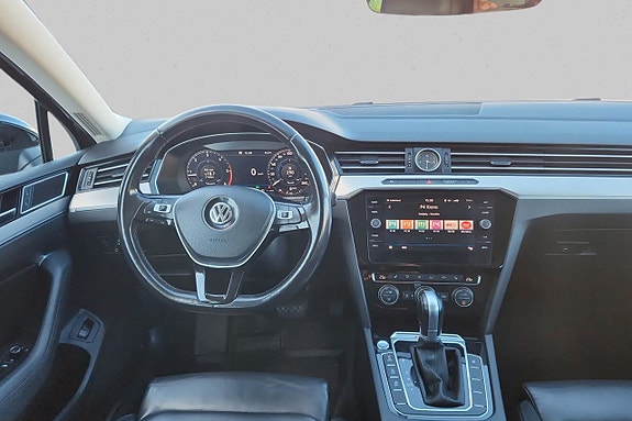 Volkswagen Passat 10 of 21