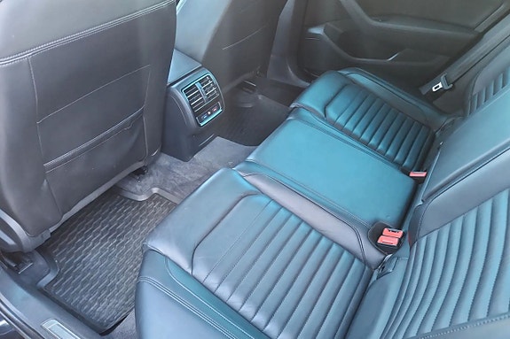 Volkswagen Passat 9 of 21