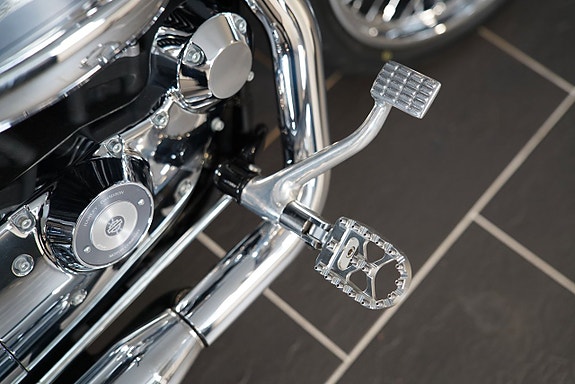 Harley-Davidson Sportster 1200 Custom 13 of 14