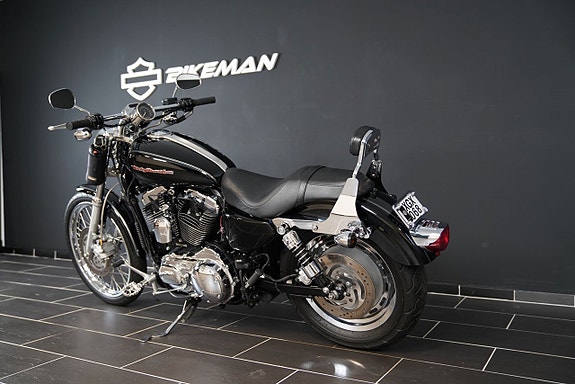 Harley-Davidson Sportster 1200 Custom 7 of 14