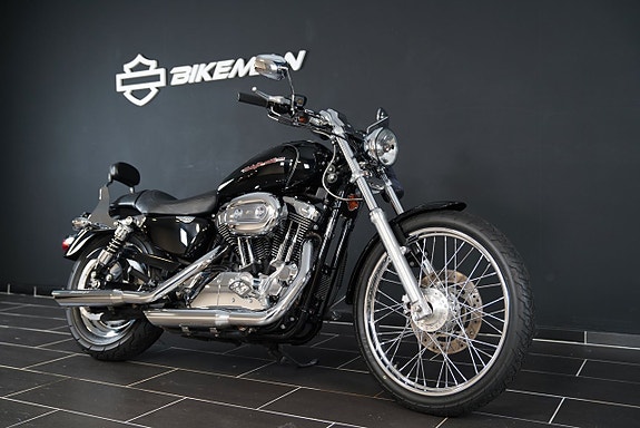Harley-Davidson Sportster 1200 Custom 4 of 5