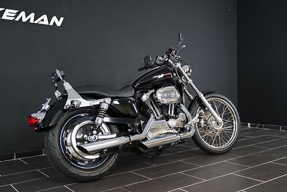 Harley-Davidson Sportster 1200 Custom 3 of 5