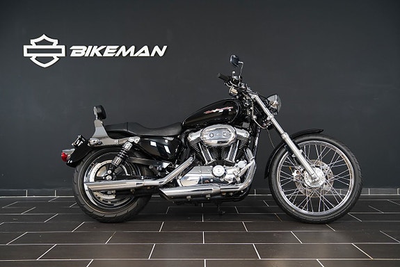 Harley-Davidson Sportster 1200 Custom 2 of 5
