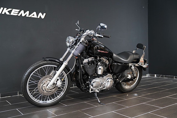 Harley-Davidson Sportster 1200 Custom 6 of 14