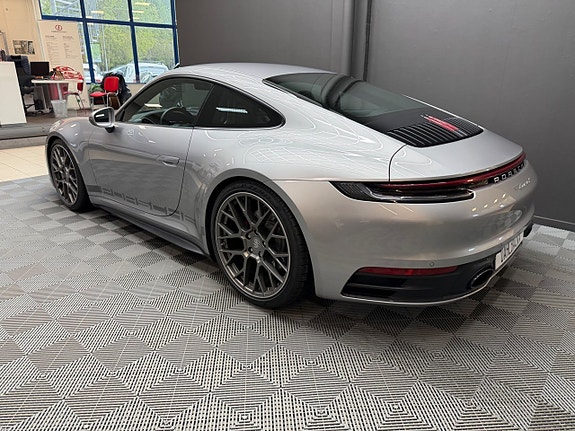Porsche 911 4 of 5