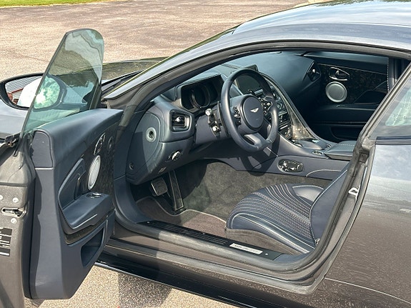 Aston Martin DB11 9 of 25