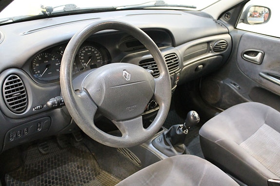Renault Megane 9 of 10