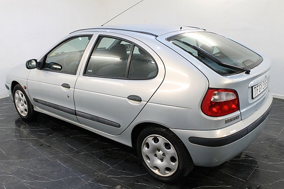 Renault Megane 5 of 10