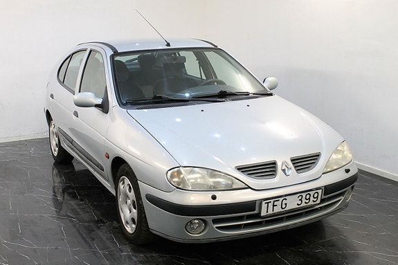 Renault Megane 2 of 10