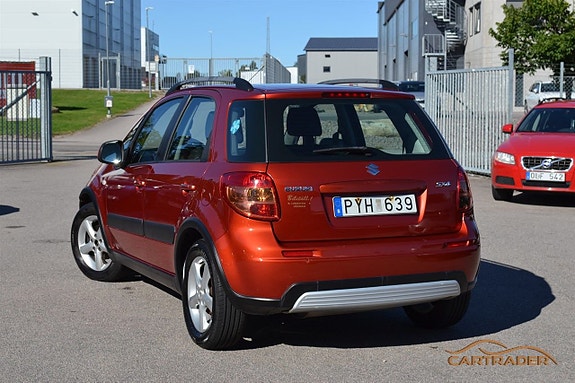 Suzuki SX4 2 of 5