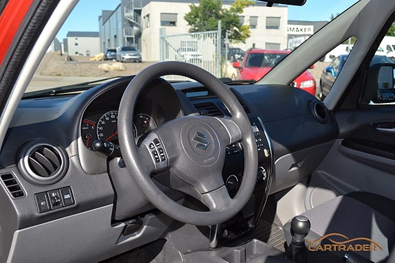 Suzuki SX4 8 of 15