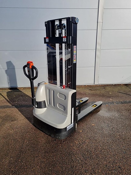 Silverstone Ledstaplare 2700mm fraktfritt