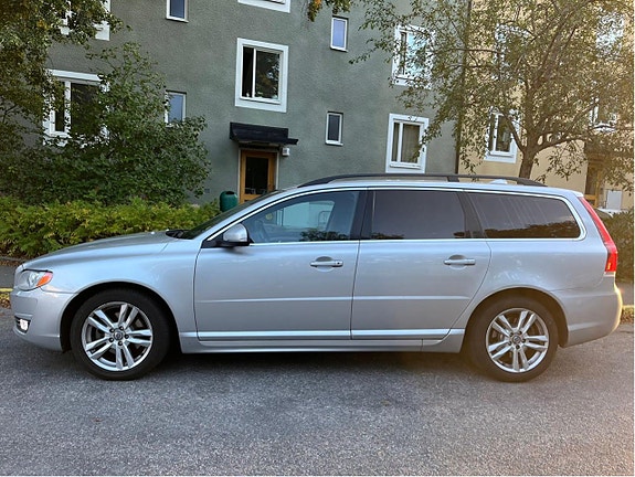 Volvo V70 2 of 8