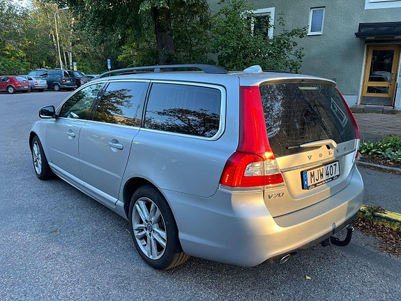 Volvo V70 3 of 8