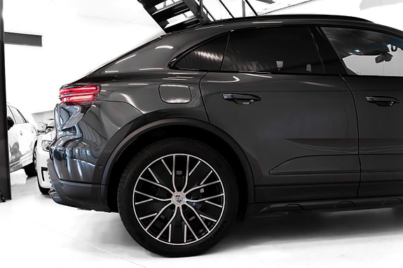 Porsche Macan 4 23 of 27