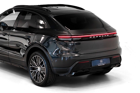 Porsche Macan 4 25 of 27