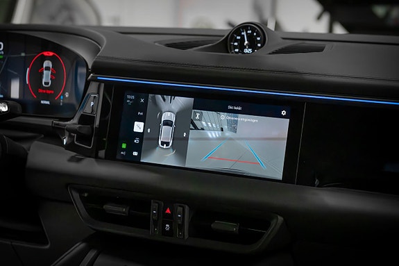 Porsche Macan 4 12 of 27