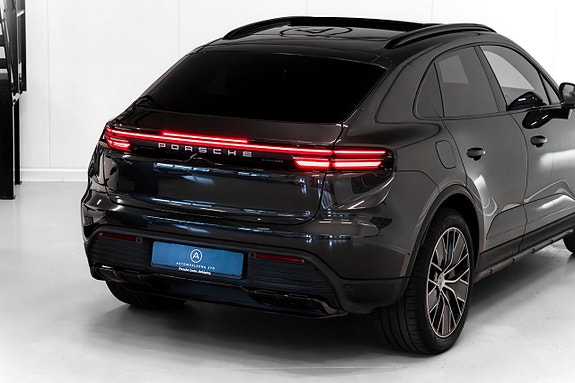 Porsche Macan 4 21 of 27